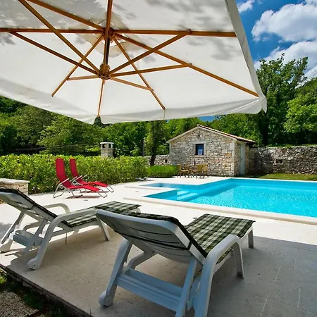 Holiday home Stancija Bursic