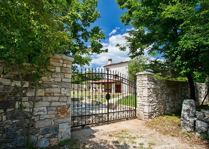 Сasa de vacaciones Stancija Bursic Pula