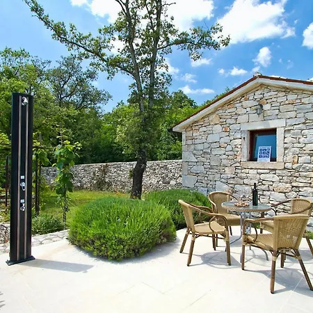 Holiday home Stancija Bursic *