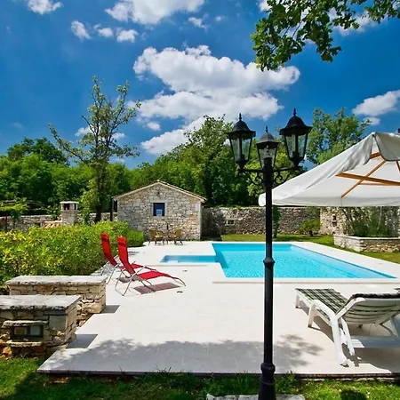 Stancija Bursic Пула