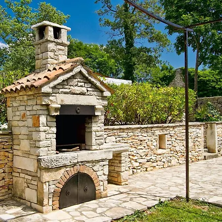 Stancija Bursic Будинок відпочинку Пула