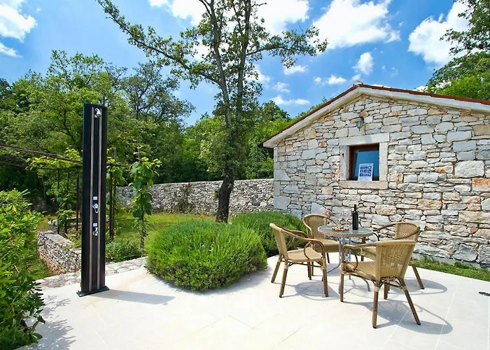 Nyaraló Stancija Bursic *